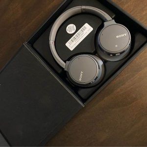 Sony Noise Cancelling Headphones brand new